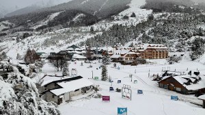 Video: Así amaneció el Cerro Catedral de Bariloche cubierto de nieve
