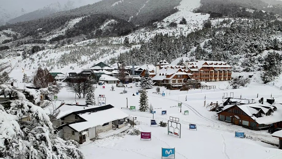 El área del cerro Catedral tiene 1.920 hectáreas que pertenecen a la Municipalidad de Bariloche. (foto de archivo)