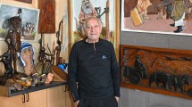 Imagen de Tiene 84 años y se crió en un aserradero: el maestro artesano que transforma troncos olvidados de la Patagonia