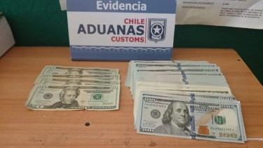 Intentó ingresar a Chile con miles de dólares sin declarar: lo descubrieron en el paso Cardenal Samoré