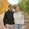 Imagen de Plantaron un inusual cultivo en la Patagonia, no sabían qué hacer con la cosecha, pero una idea en su luna de miel lo cambió todo
