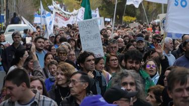 En fotos | Así fue la marcha universitaria en Neuquén este martes: reportaron más de 30 mil personas