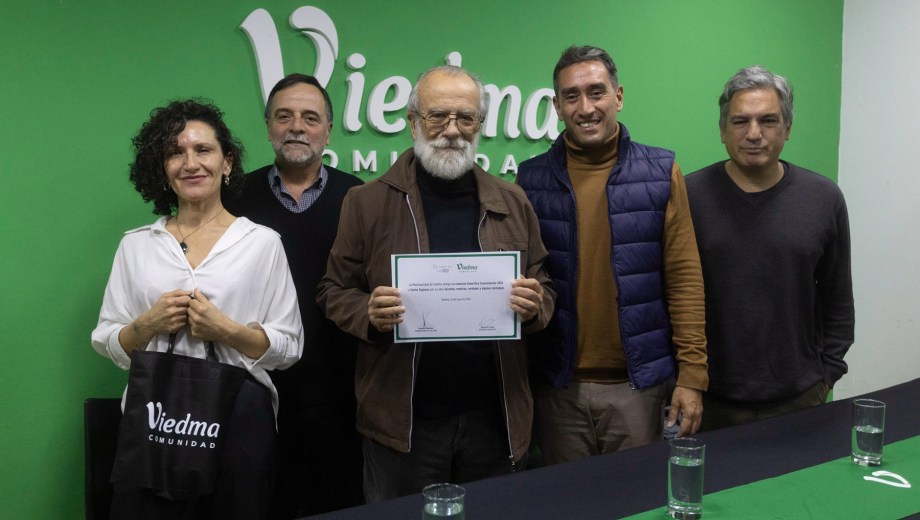 Carlos Espinosa, destacado periodista local, recibió una mención especial. Fotos: gentileza.