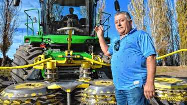 Es de Buenos Aires, fue un pionero del picado de maíz en la Patagonia y pasó de trabajar 85 a 1.800 hectáreas en Río Negro