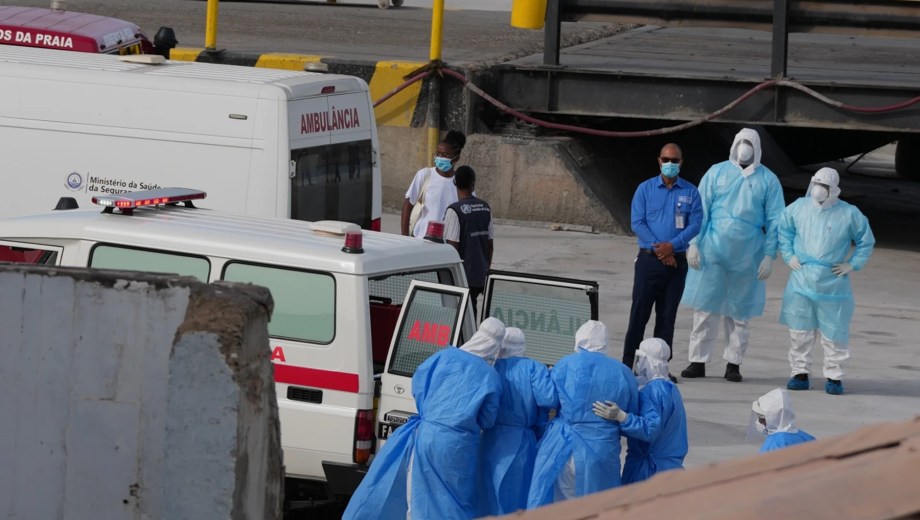 Decenas de pasajeros se bajaron del crucero afectado por hantavirus.