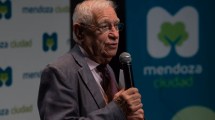 Imagen de Enrique Macaya Márquez fue homenajeado en los Martín Fierro y emocionó con su discurso