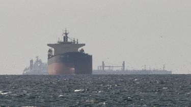 Ante posible acuerdo entre Estados Unidos e Irán, el precio del petróleo cae por debajo de los US$100