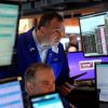 Imagen de El riesgo país perforó el piso de los 500 puntos, mientras que los activos locales avanzan hasta 10% en Wall Street