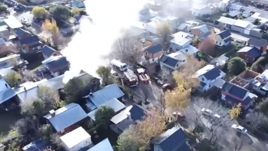 Un hombre murió en un incendio en Junín de los Andes. Foto: Gentileza Captura FM cordillerana 99.5
