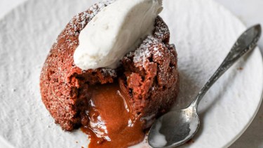 Volcán de chocolate: un postre fácil, que concentra mucho sabor, con pocos ingredientes