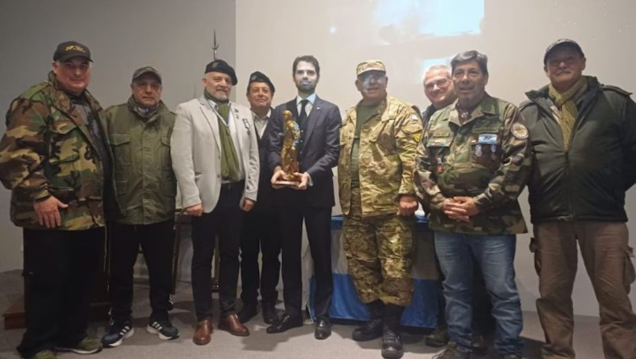 Ian Sielecki fue destinguido por defender la causa Malvinas. Foto: Gentileza Infobae. 