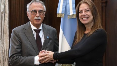 El Gobierno simplifica la matrícula para médicos recién egresados: podrá tramitarse junto al título