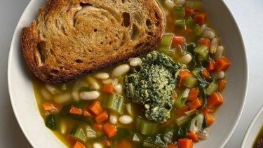 Cómo hacer un minestrone genovés: el paso a paso de una receta que nunca sale mal