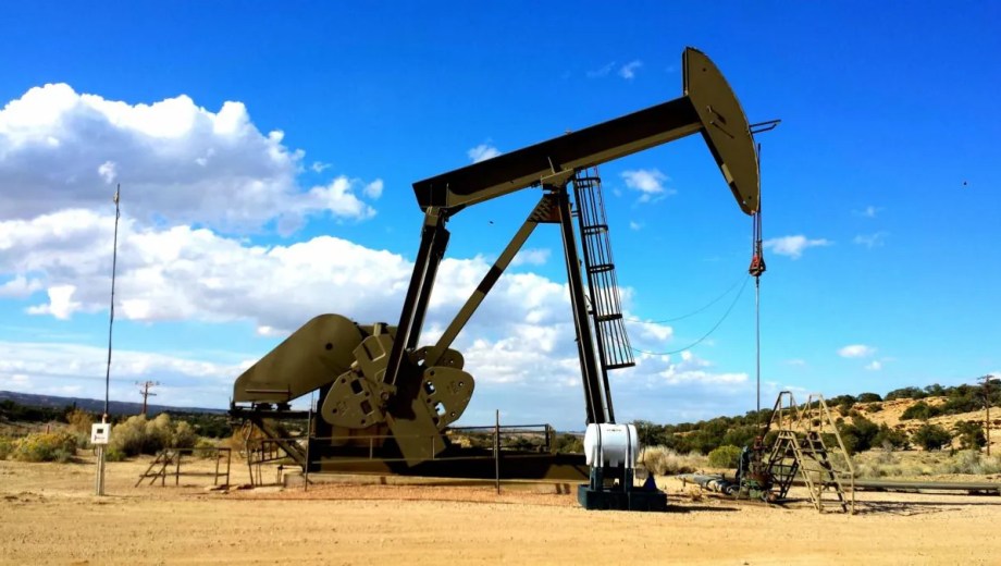 El Medanito aporta más de un tercio de la producción petrolera pampeana y representa una de las principales fuentes de empleo y actividad económica en 25 de Mayo.  Foto gentileza.