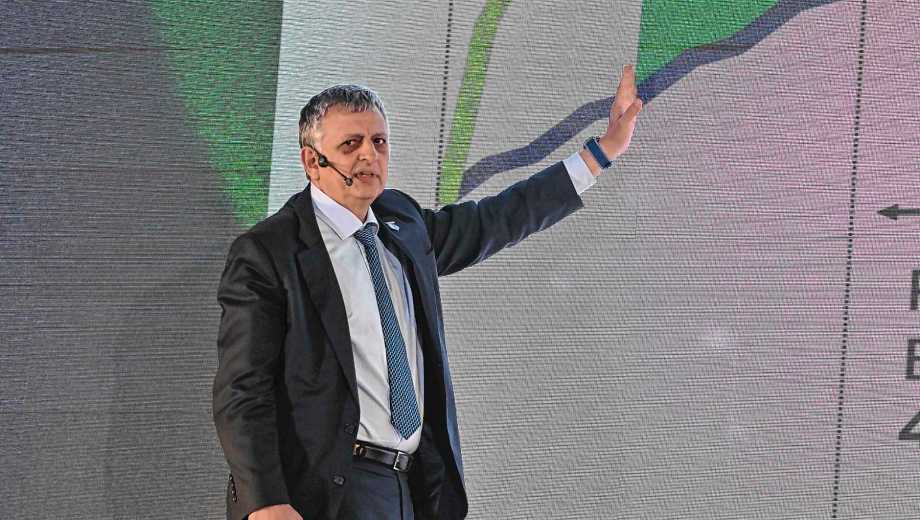 Marín explicó que el gas que se extrae junto con el petróleo llevará al país a tener una energía más barata.