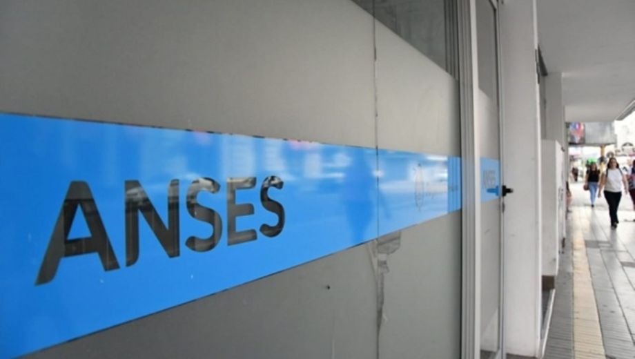 ¿Se cobra todo junto? ANSES confirmó cómo se pagará el aguinaldo de junio 2026 para jubilaciones y pensiones.-