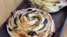 Imagen de Pan de romero con echalotas asadas: una receta con mucho sabor y aromas de hogar