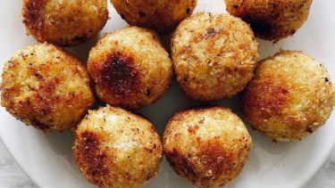 Bombas de papa y batata, una receta fácil con pocos ingredientes, ideales para el picoteo