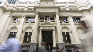 ¿Por qué cierran los bancos este miércoles 13 de mayo?: los horarios claves que podrían afectar los servicios