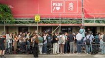 Imagen de Allanaron la sede del partido de Pedro Sánchez por una investigación de corrupción de España