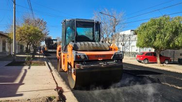 Cipolletti profundiza el plan de asfalto: ya se pavimentaron 70 cuadras en dos meses