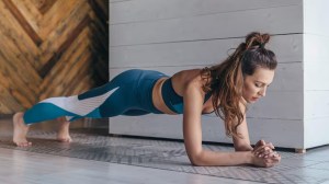 Cuánto tiempo hay que hacer plancha abdominal para fortalecer el core, glúteos y hombros