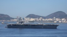 Imagen de Estados Unidos niega «una escalada» contra Cuba pese al despliegue de un portaaviones en el Caribe y de la acusación a Raúl Castro