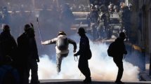 Imagen de Se extienden las bloqueos en las rutas de Bolivia y desde Estados Unidos acusan de «desestabilizar” a Rodrigo Paz
