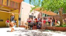 Imagen de Un buen plan para este 25 de Mayo cerca de Neuquén: locro, chacra, vino y música folclórica
