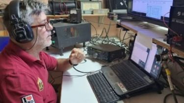 La radioafición no pasa de moda: Roca propone un nuevo curso para conocer este universo que conecta con el mundo