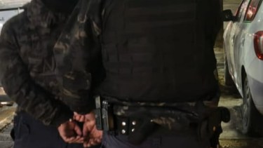 Detuvieron a un prófugo armado durante un operativo en pleno centro de Neuquén
