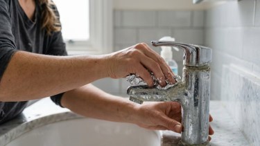 Cómo remover el sarro de la canilla: el truco económico que evita productos químicos fuertes 