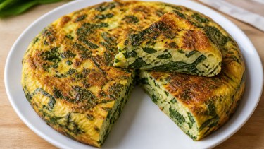 Tortilla de acelga al horno: la receta saludable, rápida y sin frituras que se hace en 20 minutos