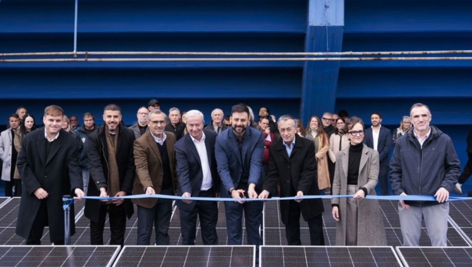 El nuevo sistema cuenta con 210 paneles solares bifaciales instalados sobre la terraza del estadio. Foto: Vélez Sarsfield.