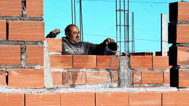 En Río Negro, el empleo formal en la construcción subió casi el 32% en un año