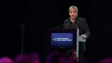 La jugada de Luis Caputo para esquivar a Wall Street: canje de bonos por US$7.500 millones para pagar deuda