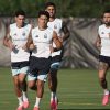 Imagen de ¿Sin Otamendi?: la defensa de la Selección Argentina que debutará ante Argelia