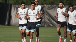 ¿Sin Otamendi?: la defensa de la Selección Argentina que debutará ante Argelia
