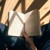 Imagen de La paradoja del lector moderno: por qué el cerebro pide volver a leer en papel