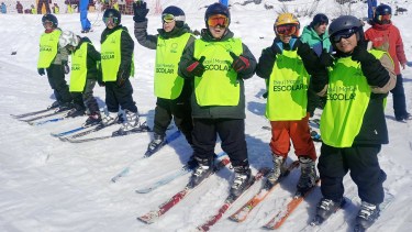 Más de 300 estudiantes del sur rionegrino aprenden a esquiar con la escuela