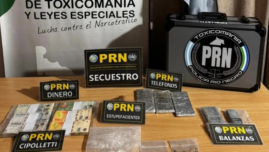 Efectivos especializados intervinieron en una vivienda donde se secuestraron sustancias, dinero y elementos vinculados a la causa.
