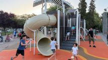 Imagen de Cipolletti renueva juegos infantiles y trabaja en la reforestación de espacio públicos