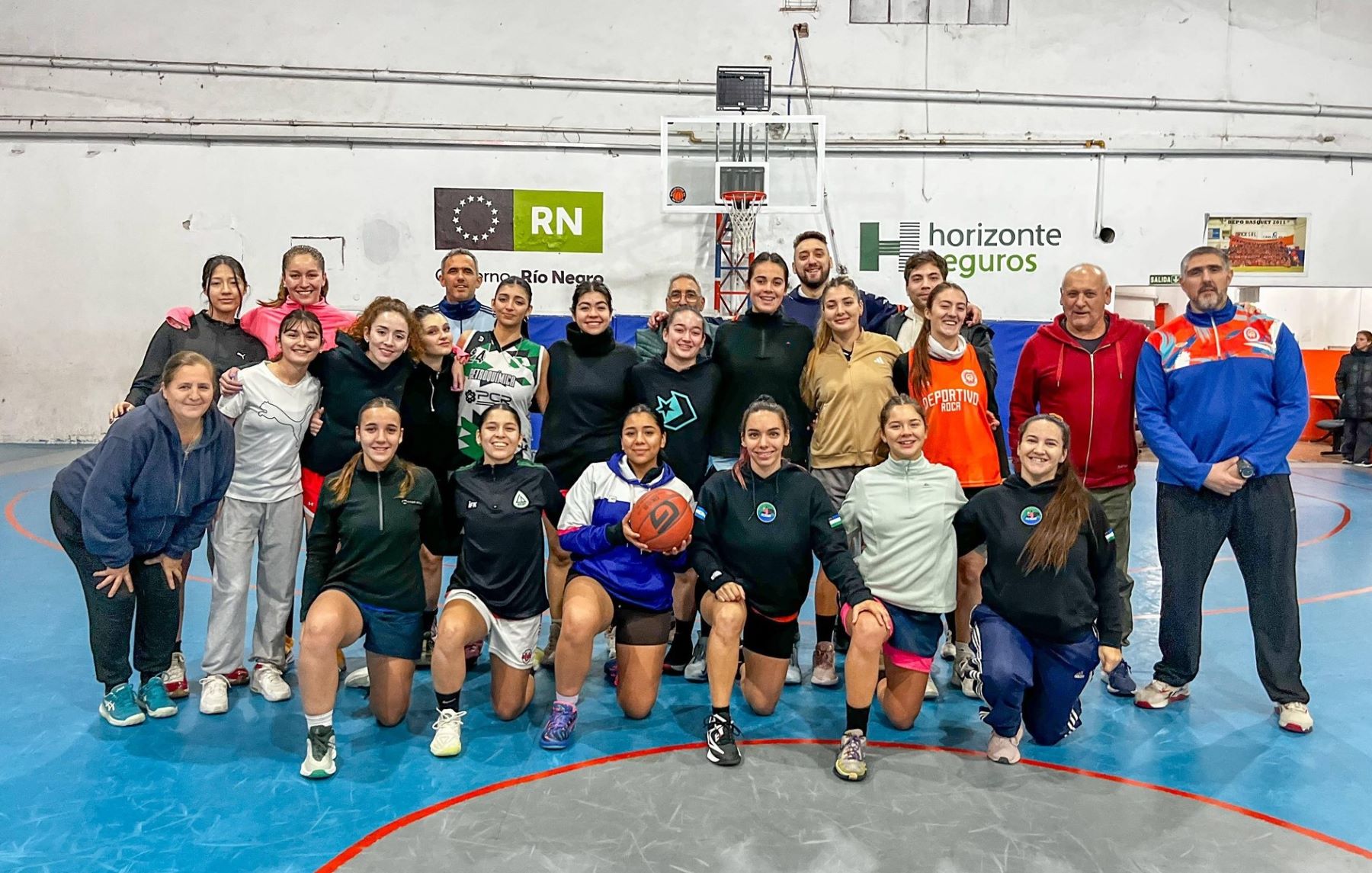El básquet de Deportivo Roca, a dos puntas, en medio de un fin de ...