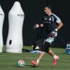 Imagen de Lo que queríamos ver: Dibu Martínez, sin yeso y entrenando con guantes a días del debut ante Argelia