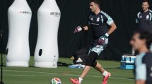 Imagen de Lo que queríamos ver: Dibu Martínez, sin yeso y entrenando con guantes