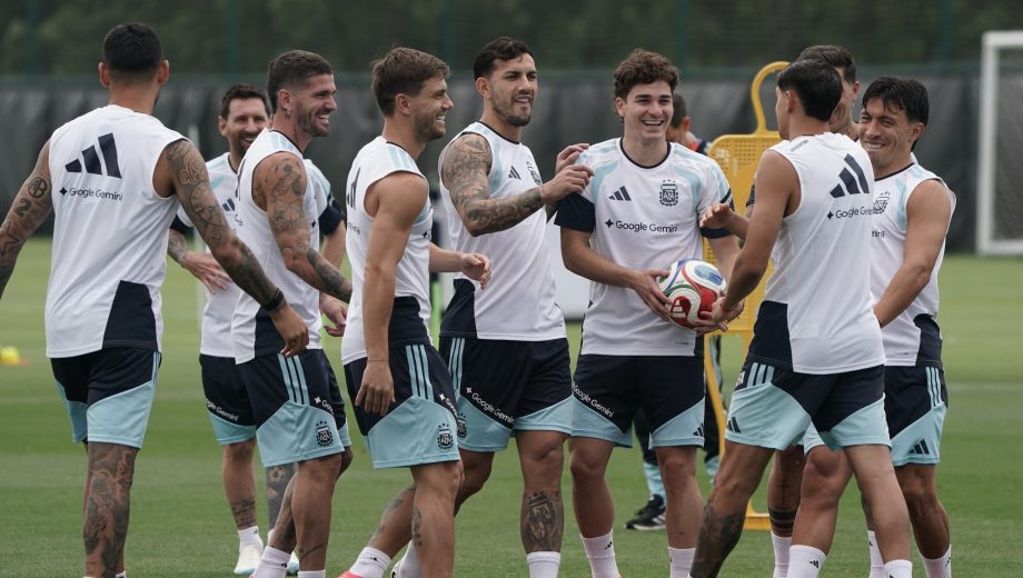 El buen clima de la Selección Argentina en el entrenamiento de este sábado en Kansas. (Foto: Clarín Fotografía - Juano Tesone)