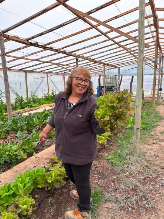 Tras jubilarse de la docencia, Mirtha Rogga encontró en la agroecología una nueva forma de enseñar y producir alimentos saludables. Foto: gentileza.