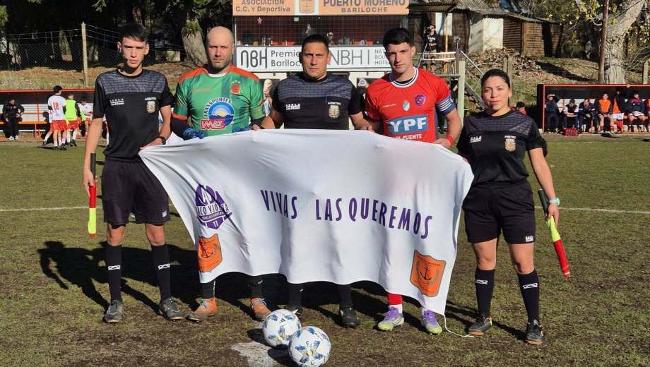 Puerto Moreno e Independiente igualaron en Bariloche por una polémica acción.