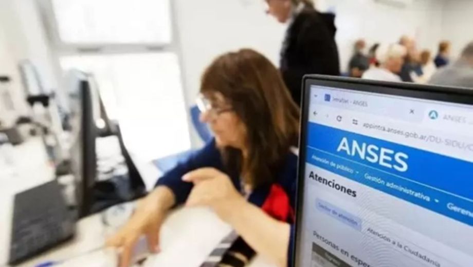Calendario de pagos de ANSES para junio 2026: el cronograma completo para cobrar haberes y el medio aguinaldo.-