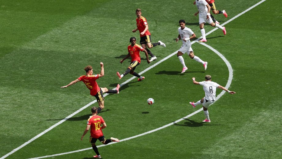 Emam Ashour marcó el gol de Egipto frente a Bélgica con un potente remate. (Foto: AP) 